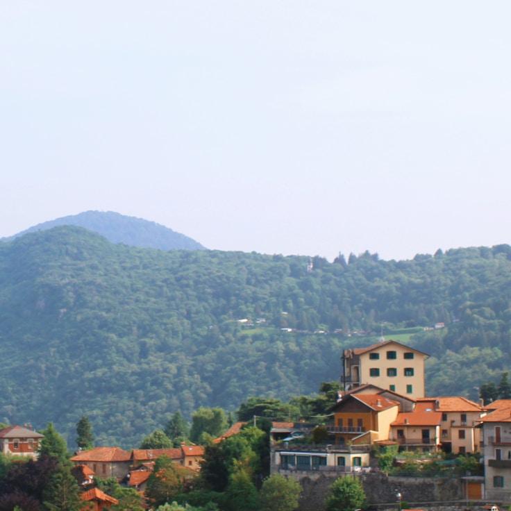 Outdoor terrace seating suitable for families in Paris
